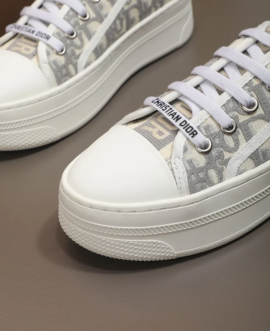 👟👟Ex-factory price 440👟👟 DIOR Dior's new thick-soled sports white shoes, electro-embroidered fabric, embroidered letters, breathable mesh lining, sheepskin for foot pads, lightweight outsole. Size: 35-40 (41 customized)